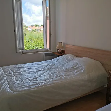 Nice Spacious House With Terrace In Hyeres דירה