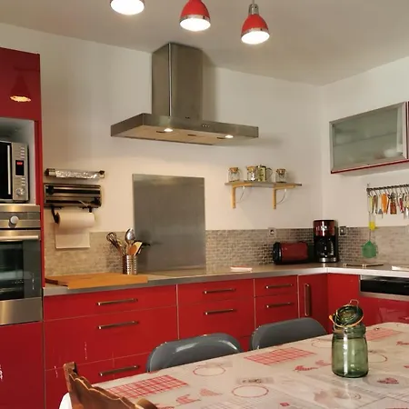 Nice Spacious House With Terrace In Hyeres *